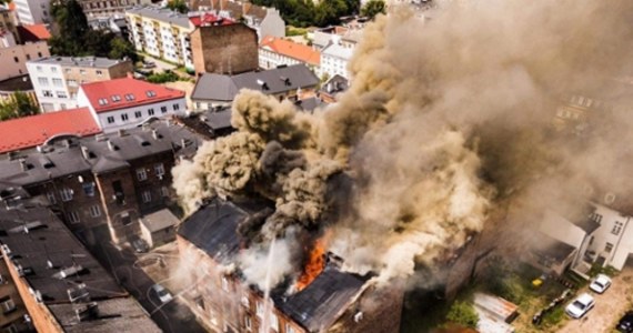 Groźny pożar kamienicy przy ulicy 3 Maja we Włocławku w woj. kujawsko-pomorskim. Z budynku ewakuowało się 20 mieszkańców. Nikomu nic się nie stało. Informację o pożarze otrzymaliśmy na Gorącą Linię RMF FM.