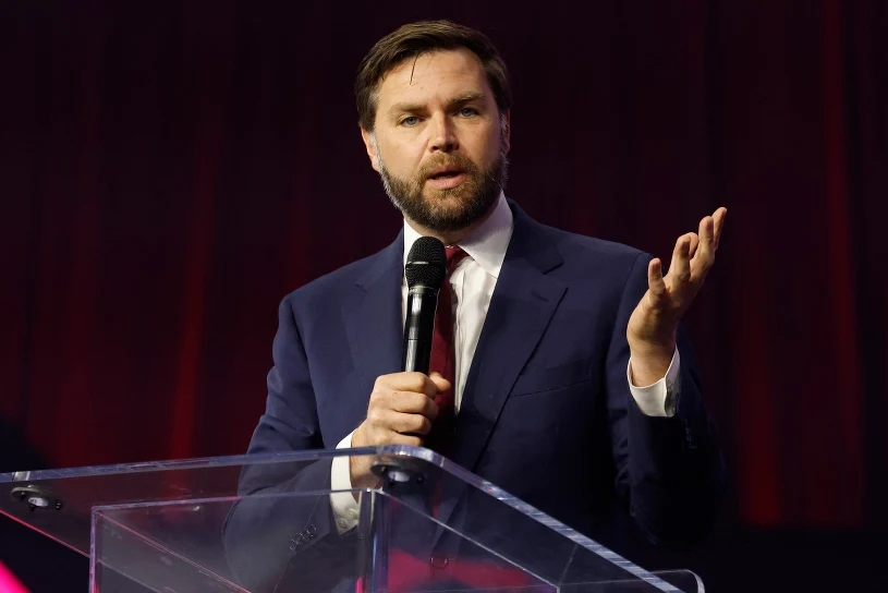 J.D. Vance odsuwany od Trumpa? Media zwracają uwagę na jeden szczegół