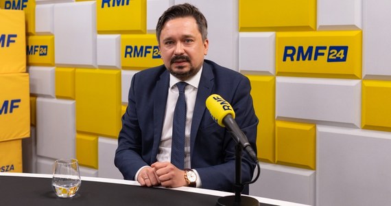 "Moim zdaniem z przepisów wynika, że immunitet w tym przypadku nie ma zastosowania" - mówił w Porannej rozmowie w RMF FM o wczorajszym zatrzymaniu Marcina Romanowskiego przez ABW, Rzecznik Praw Obywatelskich prof. Marcin Wiącek.