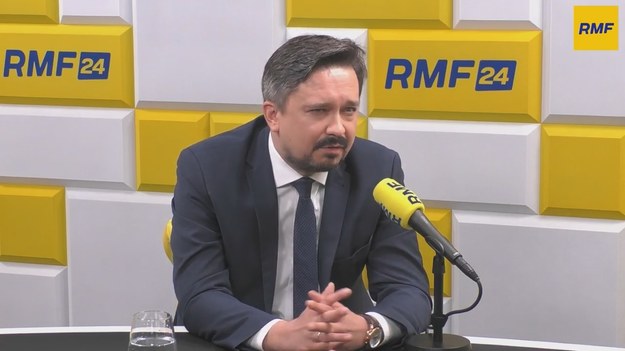 "Moim zdaniem z przepisów wynika, że immunitet w tym przypadku nie ma zastosowania" - mówił w Porannej rozmowie w RMF FM o wczorajszym zatrzymaniu Marcina Romanowskiego przez ABW, Rzecznik Praw Obywatelskich prof. Marcin Wiącek.