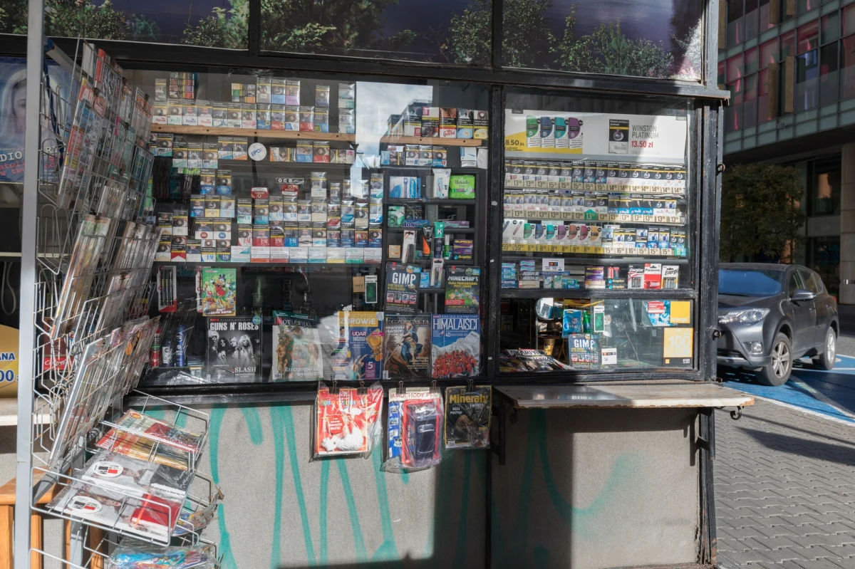 "O 25 proc. na papierosy, na tytoń do palenia - o 38 proc., na wyroby nowatorskie - o 50 proc., a na płyn do e-papierosów - o 75 proc." - o tyle od stycznia 2025 roku miałaby wzrosnąć akcyza zgodnie z nową propozycją Ministerstwa Finansów. Poinformował o tym główny ekonomista Federacji Przedsiębiorców Polskich, Łukasz Kozłowski. Dodał, że jego zdaniem proponowana podwyżka napędzi szarą strefę.