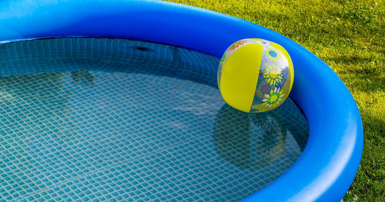 Tak gwałtownie nagrzejesz wodę w basenie. Wystarczy, iż przyniesiesz z kuchni to