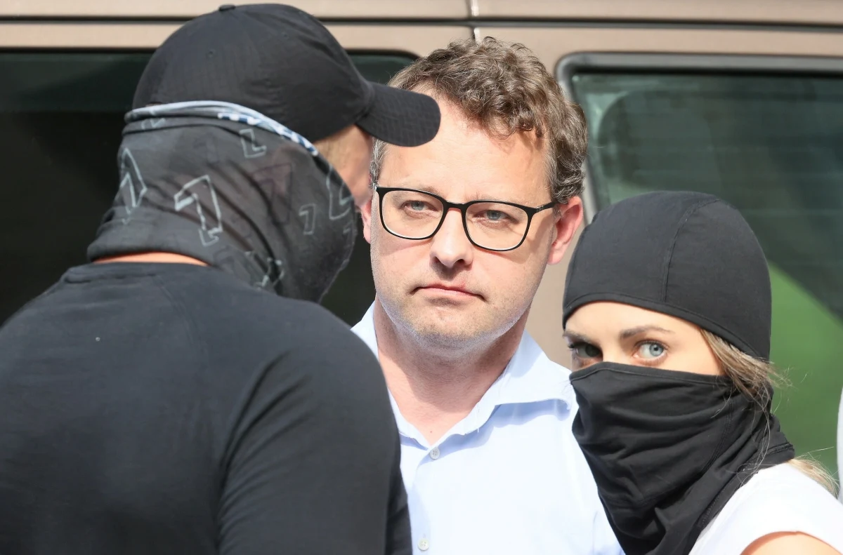 Prokuratura złożyła już wniosek do sądu o tymczasowy areszt na trzy miesiące dla Marcina Romanowskiego. Instytucja ma teraz 24 godziny na zapoznanie się z wnioskiem i decyzję, czy zastosuje środek zapobiegawczy. W godzinach wieczornych rzecznik Prokuratury Krajowej prok. Przemysław Nowak przekazał, że rozstrzygnięcie ws. wniosku o tymczasowe aresztowanie sąd ogłosi w środę o godz. 9:00.