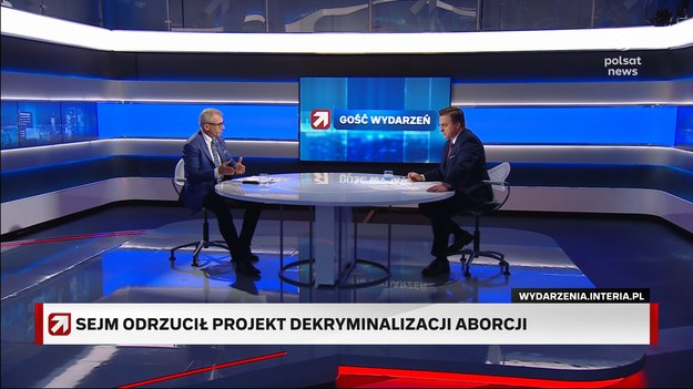 Senator Krzysztof Kwiatkowski powiedział, że być może wyniki mogłyby być inne, gdyby było mniej nieobecnych na głosowaniu. - Dlaczego tych kilkunastu posłów PiS nie głosowało? Bo też czuło, że dobrym pomysłem jest dekryminalizacji aborcji - mówił senator.Polityk uważa, że ponownie złożenie ustawy może doprowadzić, że - jeśli na sali pojawią się nieobecni podczas pierwszego głosowania - przejdzie ona w Sejmie. - Oczywiście nie mam pewności. Moim zdaniem nieobecność kilkunastu posłów PiS, którzy nie głosowali, nie była przypadkowa. Pewnie pamiętają, że wnioski PiS do TK doprowadziły do zaostrzenia prawa aborcyjnego i tragedii - ocenił polityk, przywołując przykład głośnej śmierci Izabeli z Pszczyny, której ciąża nie została przerwana, mimo wielu sygnałów, że tak powinno się stać.