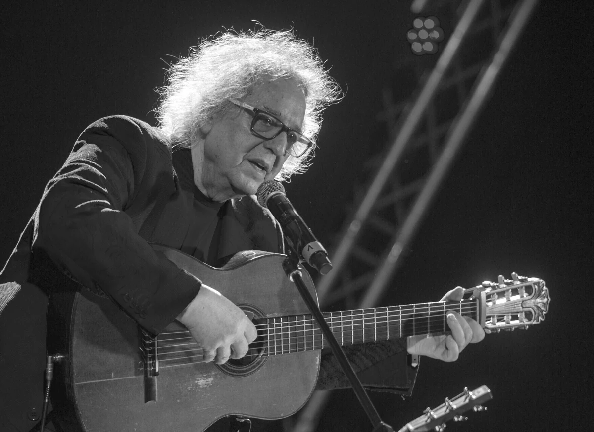 "Pogrzeb zmarłego Tadeusza Woźniaka odbędzie się w środę, 31 lipca o godzinie 12:00 w Warszawie. Po uroczystości w Sali Pożegnań przy Powązkach Wojskowych, odprowadzimy Tadeusza na miejsce wiecznego spoczynku. Świecka ceremonia pożegnania Tadeusza Woźniaka będzie miała charakter państwowy" - poinformowała Polska Fundacja Muzyczna.