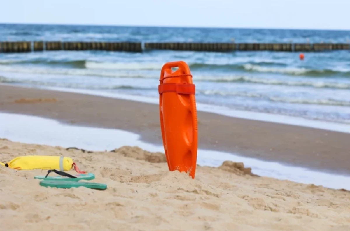 Plażowicze mogą się już kąpać w jeziorze Trzesiecko w Szczecinku. Sanepid odwołał zakaz wchodzenia do wody, wprowadzony ze względu na zakwit sinic.