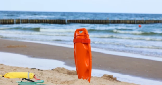 Plażowicze mogą się już kąpać w jeziorze Trzesiecko w Szczecinku. Sanepid odwołał zakaz wchodzenia do wody, wprowadzony ze względu na zakwit sinic.