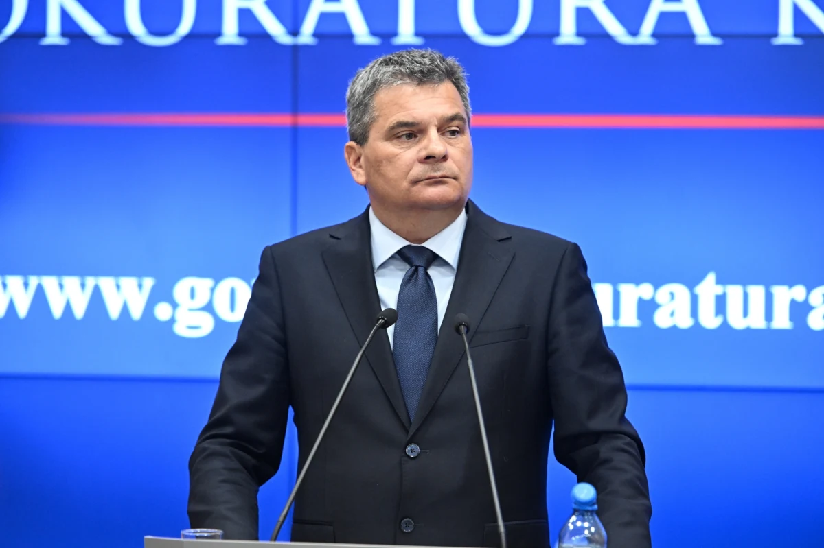 Jeśli popełniłem jakiekolwiek błędy, odpowiedzialności nie będę unikał - tak prokurator krajowy Dariusz Korneluk mówił na konferencji prasowej o sprawie Marcina Romanowskiego. Wczoraj późnym wieczorem sąd nie zgodził się na aresztowanie posła Suwerennej Polski. Romanowski, mimo że został mu uchylony immunitet poselski, nadal ma immunitet członka Zgromadzenia Parlamentarnego Rady Europy.