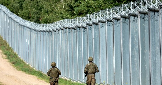 Podlaska policja poinformowała, że w związku ze sprawą znieważenia żołnierzy przy granicy nałożono kilkanaście mandatów za zakłócanie porządku i tamowanie ruchu. Dwie osoby usłyszały zarzuty za te wykroczenia. Wszczęto również dochodzenie w sprawie znieważenia i naruszenia nietykalności żołnierzy.