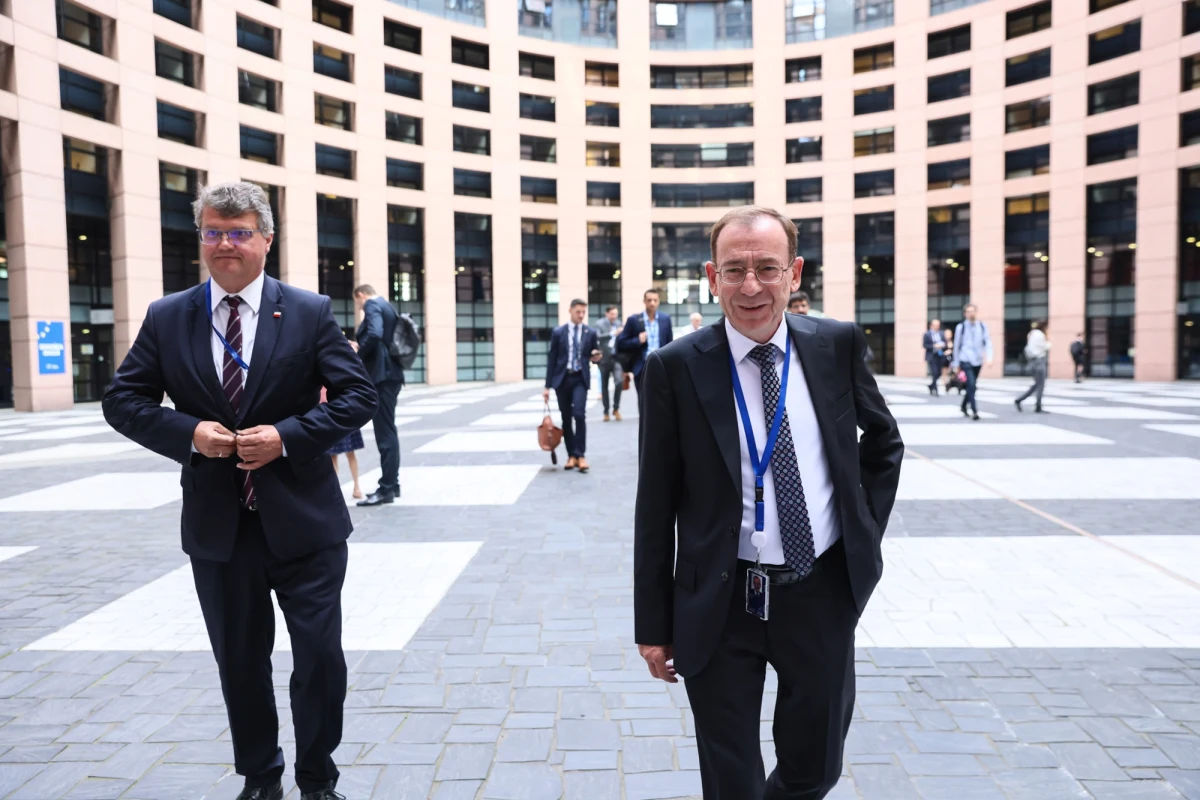 Europoseł Mariusz Kamiński (PiS) złożył skargę do Europejskiego Trybunału Praw Człowieka w spawie zastosowania wobec niego tortur. Informację przekazał na konferencji prasowej w Strasburgu. Dodał, że Trybunał w najbliższych miesiącach wypowie się na ten temat.