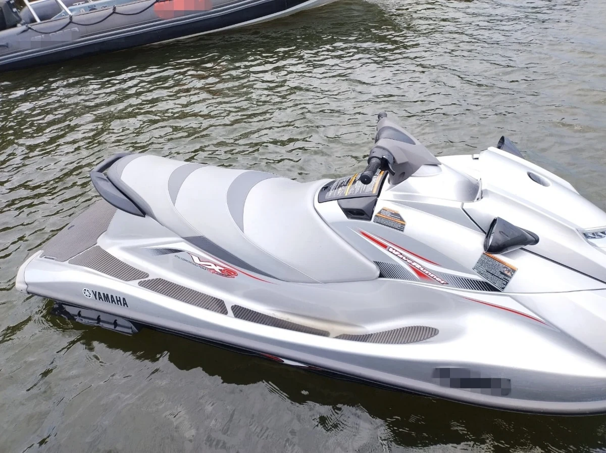 Ponad promil alkoholu miał w organizmie sternik skutera wodnego, który pływał po Zalewie Sulejowskim. Mężczyzna zwrócił policyjnych wodniaków, bo wypłynął z zatoki z ogromną prędkością.