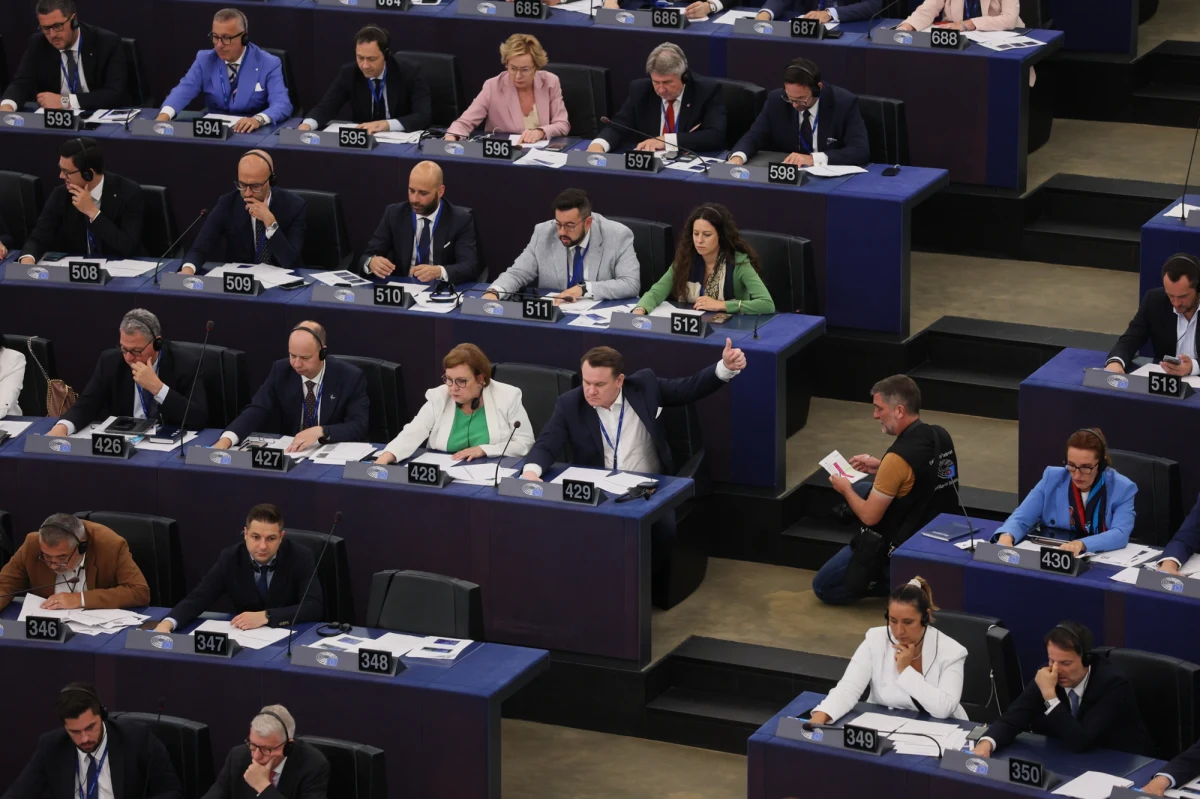 Parlament Europejski potwierdził w swojej pierwszej rezolucji w nowej kadencji ciągłość wsparcia dla Ukrainy. Potępił także samozwańcze misje premiera Węgier Viktora Orbana. Rezolucja powstała z inicjatywy pięciu frakcji: EPL, S&D, EKR, liberałów i Zielonych, i przeszła większością głosów.