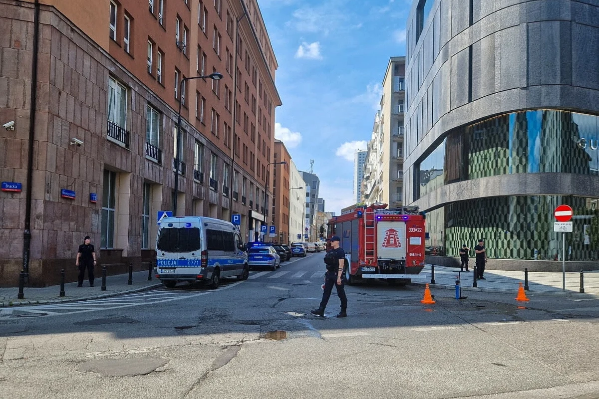 Zatrzymany 44-letni Białorusin, który we wtorek wszedł do gmachu Ministerstwa Rodziny, Pracy i Polityki Społecznej z torbą pełną potencjalnie niebezpiecznych przedmiotów, m.in. rewolwerem hukowym, został w środę zwolniony - poinformował sierż. szt. Jakub Pacyniak ze śródmiejskiej komendy.