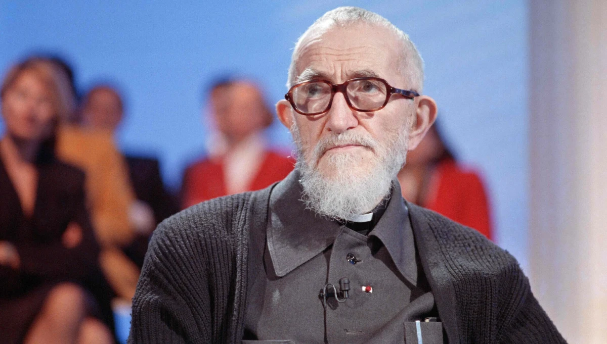 Francuskie media są zszokowane faktem, że uważany za autorytet moralny ojciec Piotr (abbé Pierre), który przez większą część życia bronił bezdomnych, oskarżany jest o napaści seksualne na co najmniej siedem kobiet. Duchowny katolicki, założyciel ruchu Emaus, zmarł w 2007 roku.