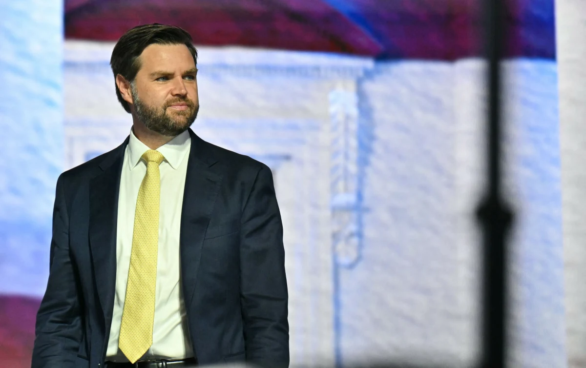 Jeśli Donald Trump wygra listopadowe wybory, J.D. Vance zostanie wiceprezydentem Stanów Zjednoczonych. Polityk, który kiedyś nazwał swojego szefa "amerykańskim Hitlerem", od jakiegoś czasu jest jego najzagorzalszym obrońcą i sojusznikiem. Taki obrót spraw to fatalna informacja dla Kijowa - republikański senator z Ohio wprost opowiada się za zmniejszeniem pomocy dla Ukraińców. "Nie obchodzi mnie, co się stanie z Ukrainą" - zadeklarował w 2022 roku.