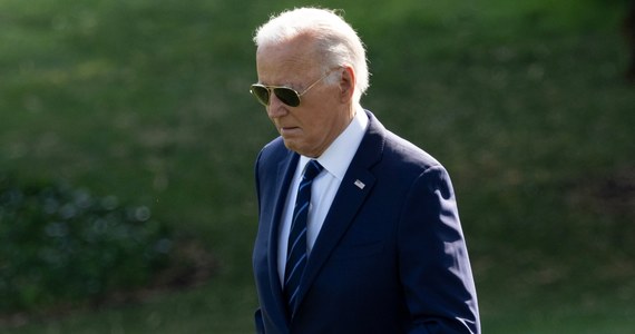 Prezydent USA Joe Biden uległ zakażeniu Covid-19 i odczuwa łagodne objawy choroby - poinformowała rzeczniczka Białego Domu Karine Jean-Pierre. Biden był zmuszony do przerwania kampanii wyborczej w Las Vegas i powrotu do domu w Delaware.