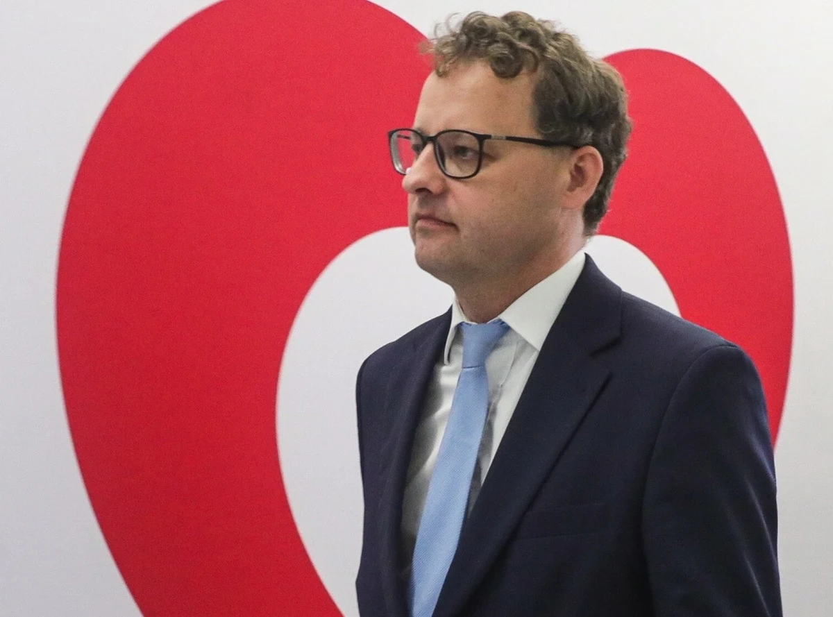 ​Sejm zamówił ekspertyzy dotyczące immunitetu byłego wiceministra sprawiedliwości Marcina Romanowskiego - ujawnił dziennikarzom RMF FM marszałek Sejmu Szymon Hołownia. Tymczasem Prokuratura Krajowa otrzymała już z sądu pisemne uzasadnienie decyzji w sprawie uwolnienia posła.