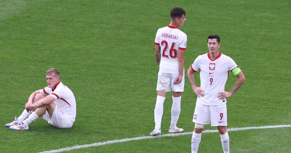 O dwie pozycje spadła piłkarska reprezentacja Polski w najnowszym rankingu FIFA. Biało-Czerwoni zajmują 28. miejsce. Liderami pozostali triumfatorzy Copa America, mistrzowie świata, Argentyńczycy. Druga jest Francja, a na trzecie miejsce wskoczyli mistrzowie Europy, Hiszpanie.