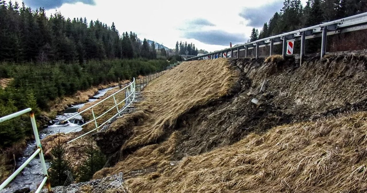 Osuwiska przy drogach będą naprawione. Kluczowa umowa podpisana