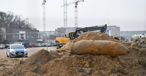 Pocisk moździerzowy z czasów II wojny światowej wykopano na terenie szpitala przy ul. Unii Lubelskiej w Szczecinie. "Nie ma zagrożenia dla pacjentów" - poinformował dyrektor Uniwersyteckiego Szpital Klinicznego nr 1. 
