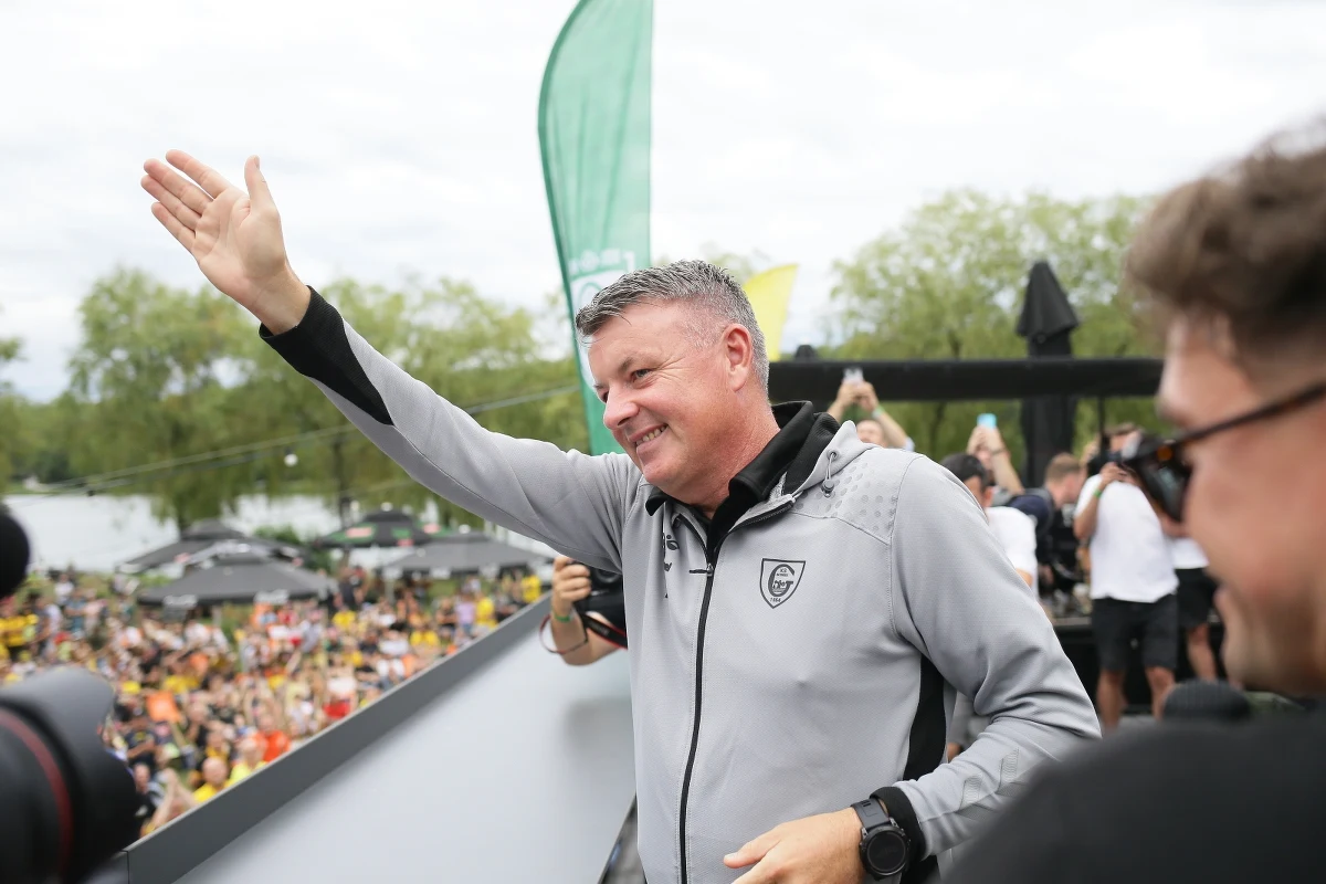 W sobotę swój pierwszy mecz po 19 latach rozegra w piłkarskiej Ekstraklasie GKS Katowice. Zespół prowadzony przez Rafała Góraka zmierzy się z Radomiakiem. Dla szkoleniowca będzie to debiutanckie spotkanie na ławce trenerskiej w najwyższej klasie rozgrywkowej. "Ekscytacja z tego powodu jest duża. Nie ma nerwów. Bardzo się cieszę, że udało się ten awans wywalczyć właśnie tutaj w Katowicach, które są mi bardzo bliskie" - mówi Górak, z którym rozmawiał Wojciech Marczyk z redakcji sportowej RMF FM.