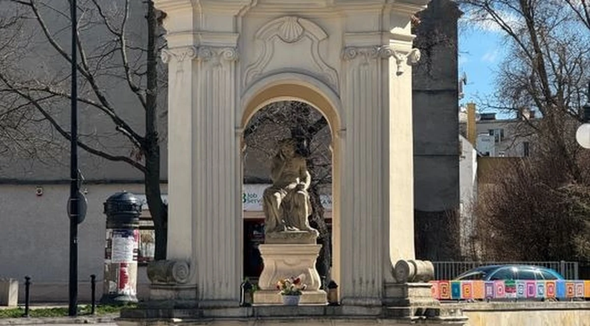 Władze Lublina szukają wykonawcy, który podejmie się remontu konserwatorskiego XVIII-wiecznej kapliczki z figurą Chrystusa Frasobliwego przy ul. Zesłańców Sybiru. Miasto ogłosiło właśnie przetarg na wykonanie prac.