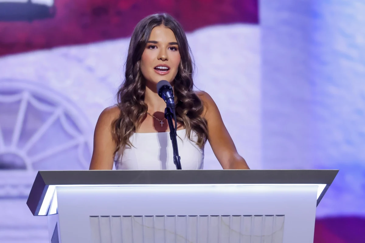 "Jest po prostu normalnym dziadkiem" - mówiła o Donaldzie Trumpie 17-letnia Kai podczas wystąpienia na konwencji republikanów w Milwaukee. Jest ona najstarszą z 10 wnucząt ubiegającego się o reelekcję byłego prezydenta USA. 