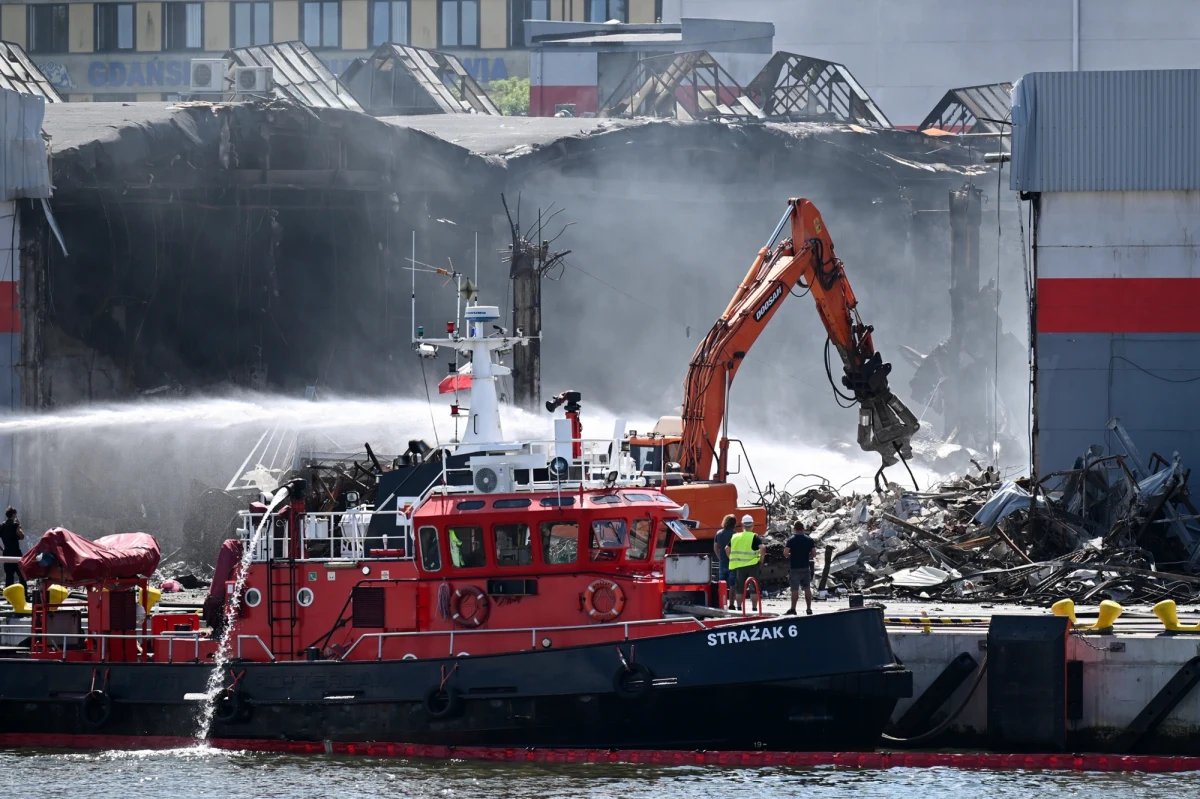 Po 93 godzinach walki z żywiołem straż pożarna ogłosiła koniec akcji gaśniczej w Nowym Porcie przy ul. Oliwskiej w Gdańsku. "Obecnie jednostki są jeszcze na miejscu i zwijają sprzęt" - dodał dyżurny KW PSP w Gdańsku. Na miejscu działania może teraz bezpiecznie prowadzić policja.