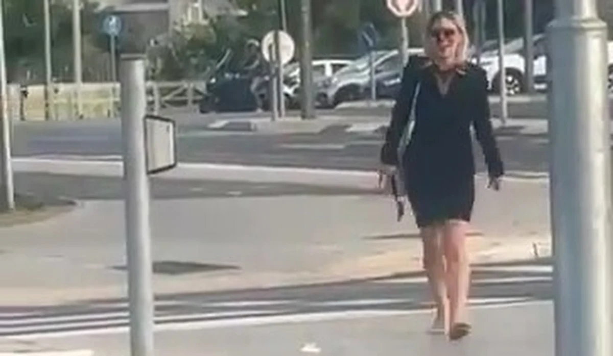 Sceny jak z horroru rozegrały się we wtorek na ulicach izraelskiego miasta Herclijja. Na ulicy zauważono kobietę, która szła boso, była umazana krwią, a w ręku trzymała toporek. Kobietę zatrzymano, a jeszcze tego samego dnia w jej mieszkaniu znaleziono zwłoki sześcioletniego dziecka i psa.