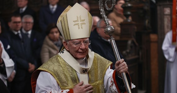 W przyszłą środę metropolita krakowski abp Marek Jędraszewski kończy 75 lat. Mimo osiągnięcia wieku emerytalnego pozostanie na urzędzie do czasu mianowania przez papieża Franciszka jego następcy. Abp Jędraszewski informuje o tym w specjalnym komunikacie skierowanym do diecezjan.