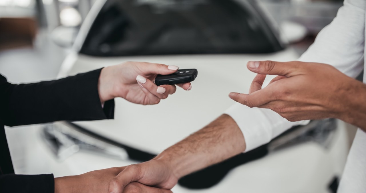 Kupiłeś auto? Musisz odwiedzić te dwa urzędy. Inaczej będziesz mieć problemy