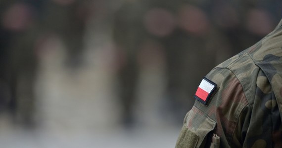 ​6 żołnierzy z 31 Bazy Lotnictwa Taktycznego w Poznaniu oraz 2 osoby cywilne usłyszały zarzuty w związku ze sprawą kradzieży i usiłowania kradzieży w sumie 39 tys. litrów paliwa lotniczego o wartości ponad 200 tys. zł. Niewykluczone, że skala kradzieży była znacznie większa.