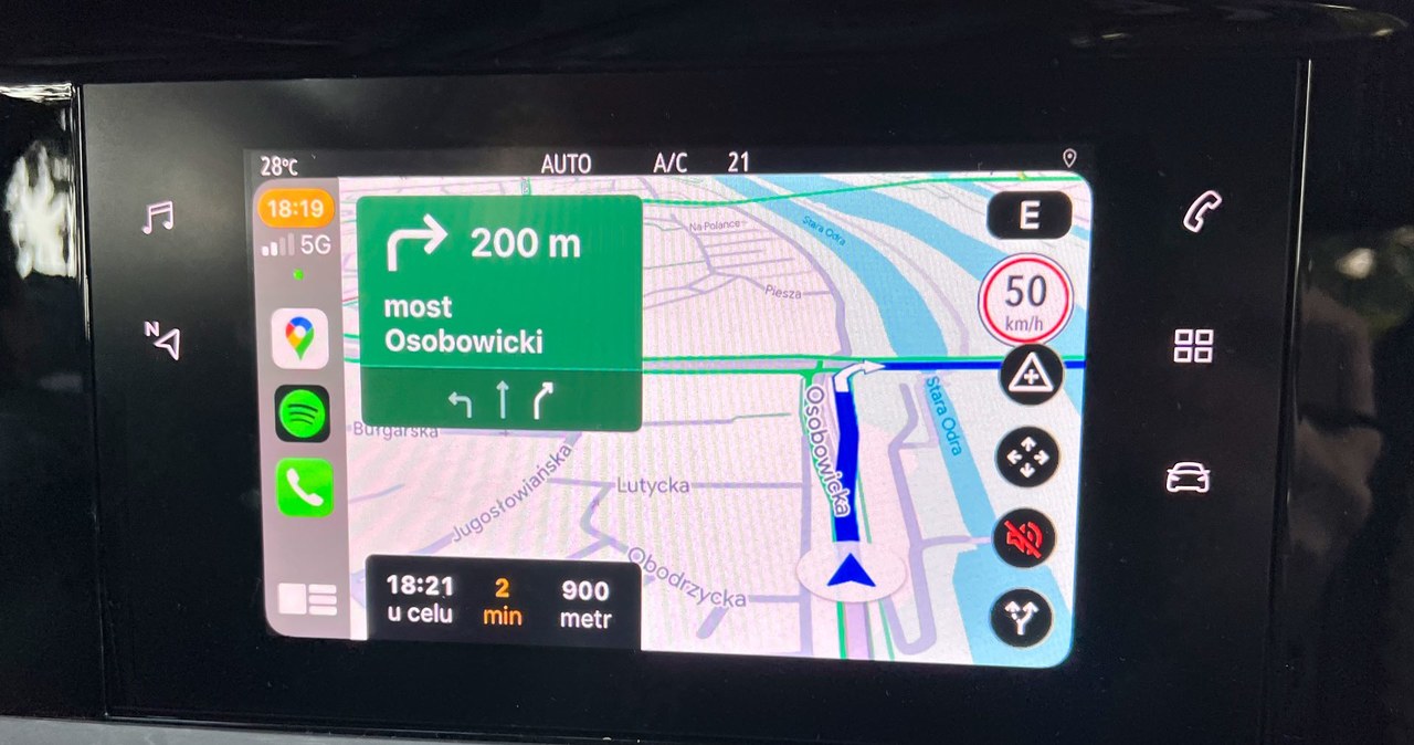 Jadąc, wczoraj, samochodem, zauważyłem, ekranie, Apple, CarPlay, nową, ikonę, trójkąt, plusem, Tego, wcześniej, było, czego, słu Nowe okno w Google Maps. Tu zgłosisz wypadek lub patrol policji