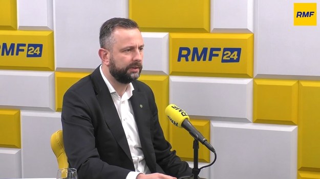 To nie jest tylko medialny atak, nasze biura są oblewane farbami, hejt się leje - mówił w Porannej rozmowie w RMF FM prezes PSL, wicepremier i szef MON Władysław Kosiniak-Kamysz w związku z odrzuceniem przez Sejm projektu ustawy o depenalizacji aborcji. Jak podkreślił, demonstracje organizują osoby związane z lewicą, a posłowie, także z KO, wyrażają z tego satysfakcję.