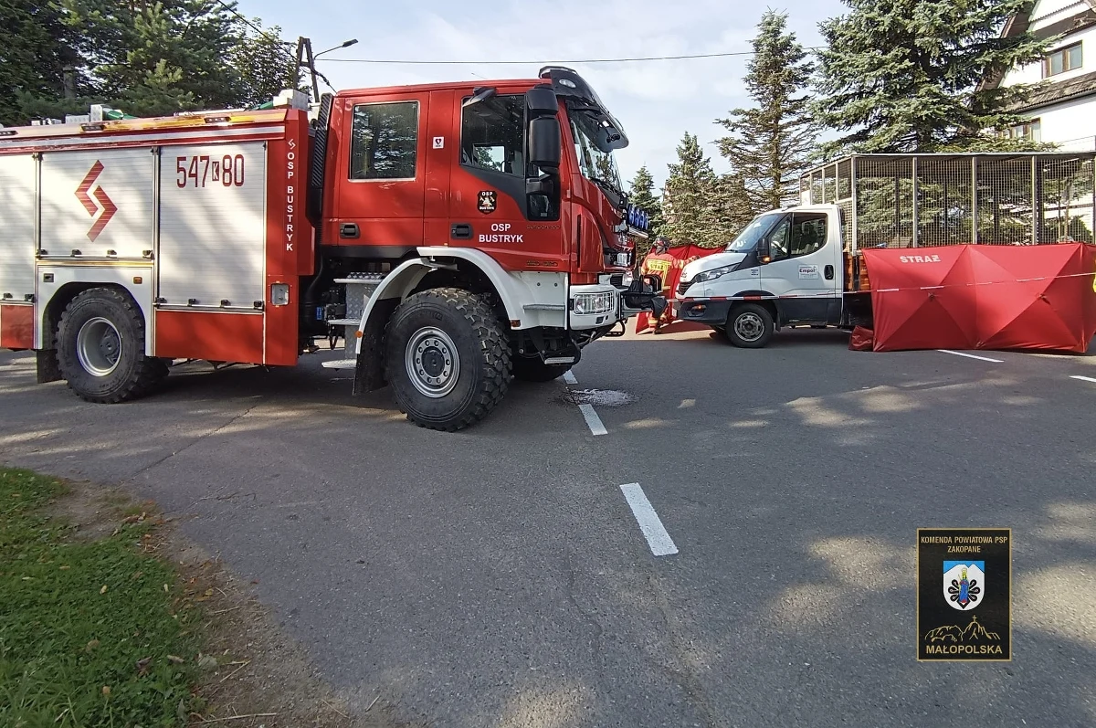 W Bustryku na Podhalu kierujący samochodem ciężarowym do odbioru odpadów nie ustąpił pierwszeństwa i potrącił jadącego na hulajnodze 16-lataka. Chłopca mimo prowadzonej reanimacji nie udało się uratować.   