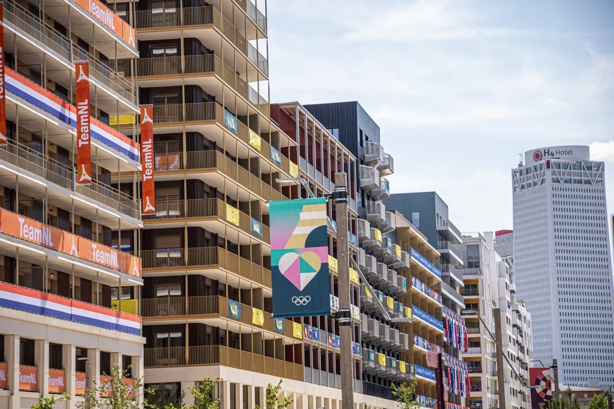 ​Pierwsza czwórka polskich sportowców dotarła do wioski olimpijskiej w Paryżu. To łuczniczka Wioleta Myszor oraz kajakarze górscy Klaudia Zwolińska, Grzegorz Hedwig i Mateusz Polaczyk. "Zaczyna to wyglądać jak igrzyska" - powiedział szef polskiej misji olimpijskiej Tomasz Majewski.