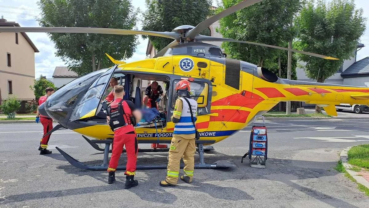 Dwulatek wypadł z okna na III piętrze bloku w Kraśniku. Dziecko śmigłowcem Lotniczego Pogotowia Ratunkowego zostało zabrane do szpitala.