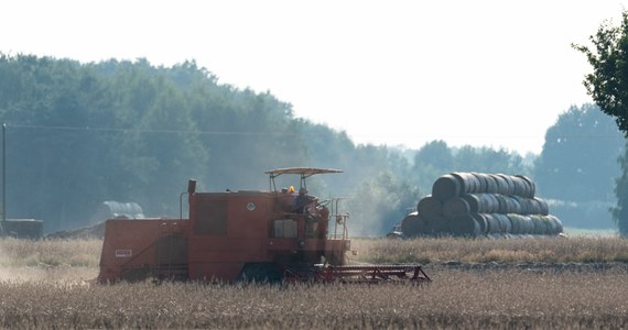 Do wypadku doszło w jednym z gospodarstw rolnych na terenie gminy Drobin pod Płockiem (Mazowieckie). Podczas obsługi kombajnu 17-latek został porażony prądem. W stanie ciężkim został przetransportowany śmigłowcem LPR do szpitala. 

