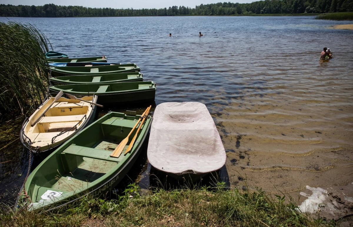 ​Blisko 30 osób, które w ostatnich dniach kąpały się w jeziorze Zagłębocze na Lubelszczyźnie, zgłosiło objawy zatrudnia. Sanepid wykluczył, aby ich źródłem była woda z jeziora. W sprawie trwa dochodzenie epidemiologiczne.