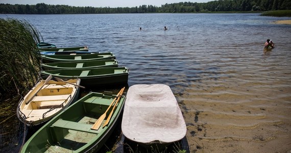 ​Blisko 30 osób, które w ostatnich dniach kąpały się w jeziorze Zagłębocze na Lubelszczyźnie, zgłosiło objawy zatrudnia. Sanepid wykluczył, aby ich źródłem była woda z jeziora. W sprawie trwa dochodzenie epidemiologiczne.