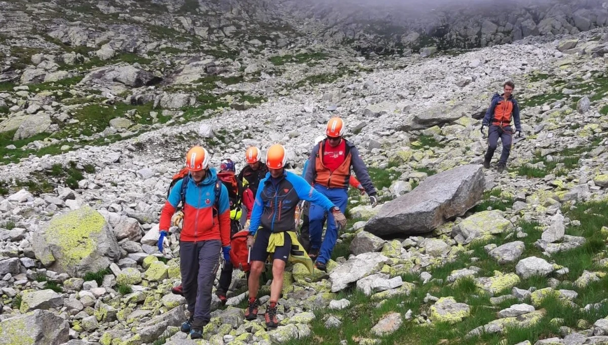 61-letni turysta z Polski, idąc we mgle, stracił orientację i spadł z grani podczas schodzenia z Małego Kieżmarskiego Szczytu w kierunku Rakuskiej Czuby. Słowaccy ratownicy górscy poinformowali o znalezieniu jego ciała.