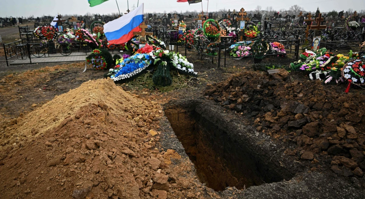 Rosjanie nie mają już gdzie chować swoich rodaków poległych na ukraińskim froncie, dlatego masowo rozbudowują cmentarze. Tylko w ubiegłym roku na ten cel wydano prawie sześciokrotnie więcej pieniędzy, niż trzy lata wcześniej.