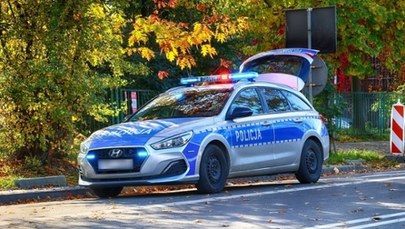 Wysyłał buziaki policjantom i wjechał rowerem w słup