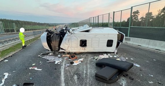 9 osób trafiło do szpitali po wypadku busa na autostradzie A2 w powiecie świebodzińskim. 5 z nich jest w stanie ciężkim. 