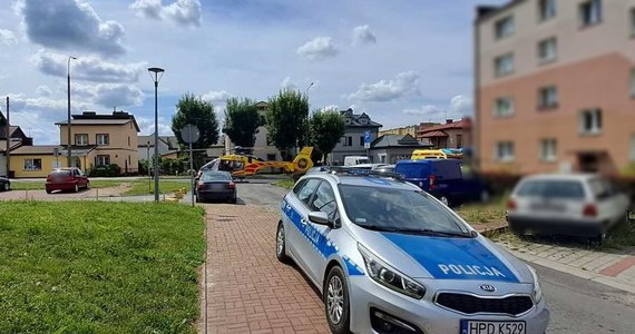 Stan dwuletniego chłopca, który w piątek wypadł z okna na trzecim piętrze mieszkania w Kraśniku, jest ciężki. Policja podaje, że badanie jego ojca na obecność narkotyków dało pozytywny wynik. 