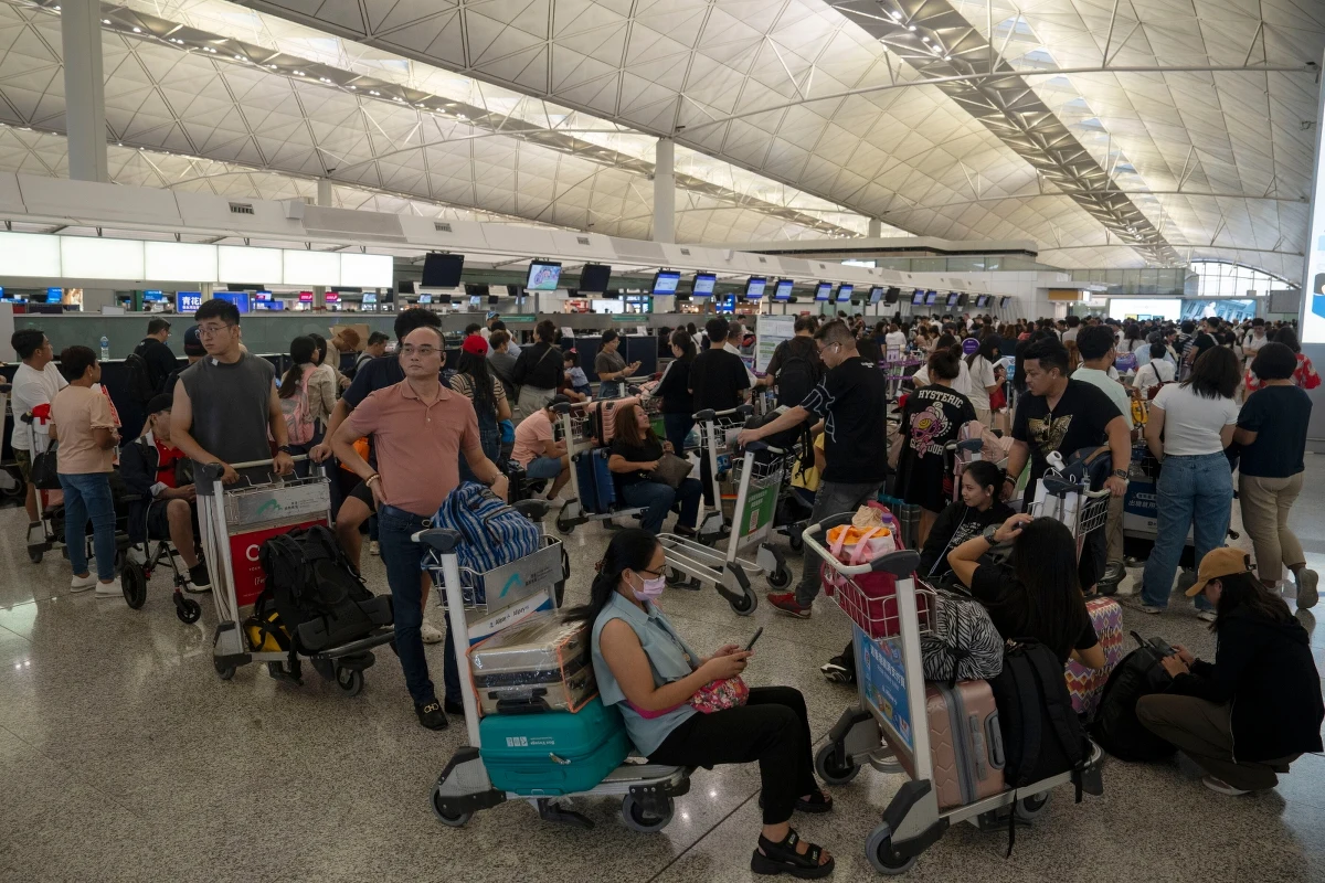 Organizatorom towarzyskiego turnieju siatkarzy w Gdańsku nie udało się znaleźć zastępstwa dla Serbii, która nie dotarła do Polski z powodu awarii systemów informatycznych i paraliżu lotnisk. Układ meczów Polaków nie zmienił się - w sobotę zagrają z Japonią, a w niedzielę z USA.