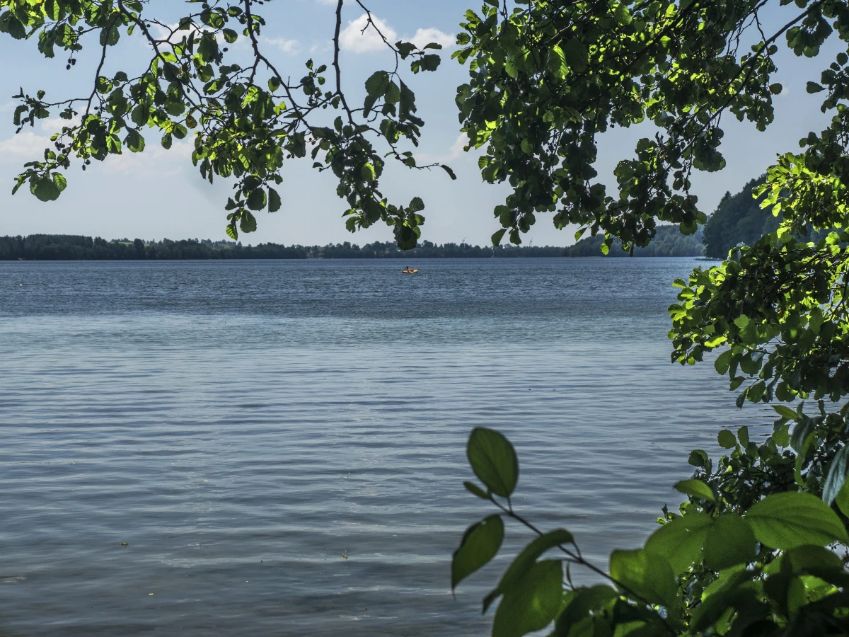 W jeziorze Hańcza (Podlaskie) utonął w sobotę 30-letni nurek. Policja bada przyczyny jego śmierci. W tym roku to pierwszy przypadek utonięcia nurka w tym najgłębszym polskim jeziorze.