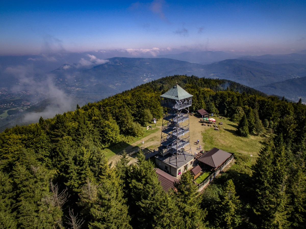 Nie żyje około 60-letni turysta, który zasłabł na Czantorii w Beskidzie Śląskim. U mężczyzny nastąpiło nagłe zatrzymanie krążenia.