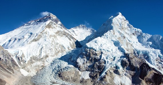 BBC informuje o możliwym odnalezieniu w Himalajach ciała Milana Sedlaczka, który zamarzł podczas wspinaczki na Lhotse w 2012 roku. Armia nepalska miała odnaleźć dokumenty Czecha. MSZ w Pradze nie potwierdziło, że odnaleziono szczątki czeskiego alpinisty.