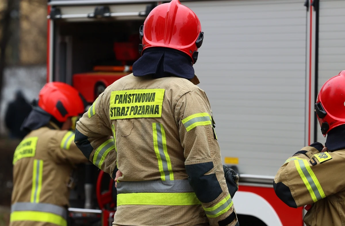 W mieszkaniu przy ul. Mariackiej w Sosnowcu doszło do wybuchu butli z gazem. Jedna osoba została zabrana do szpitala.